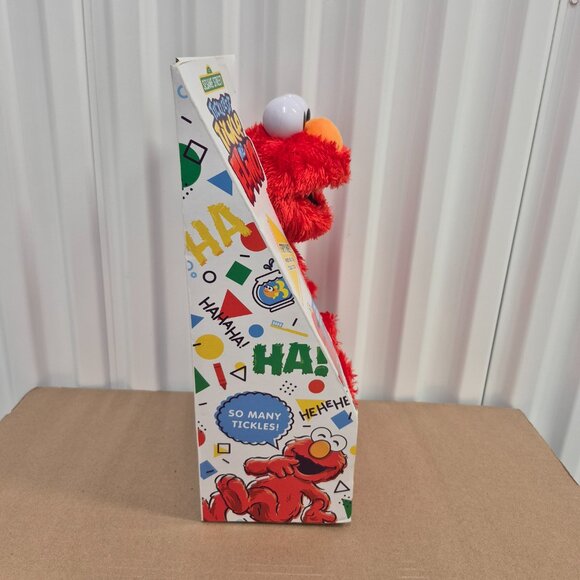 *SOLD* Sesame Street 2021 Tickliest Tickle Me Elmo NIB Tested Works - Picture 5 of 7